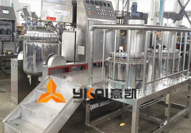 When does the vacuum homogenizer mixer need platform and stairs