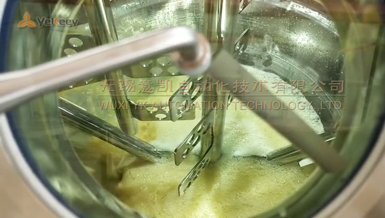 6 The material in the water-oil pot is vacuumed into the main emulsifying pot