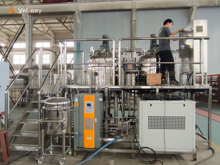 Steam heating method of emulsifying machine