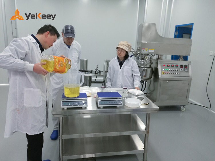 Experiment with an emulsifying machine in the laboratory