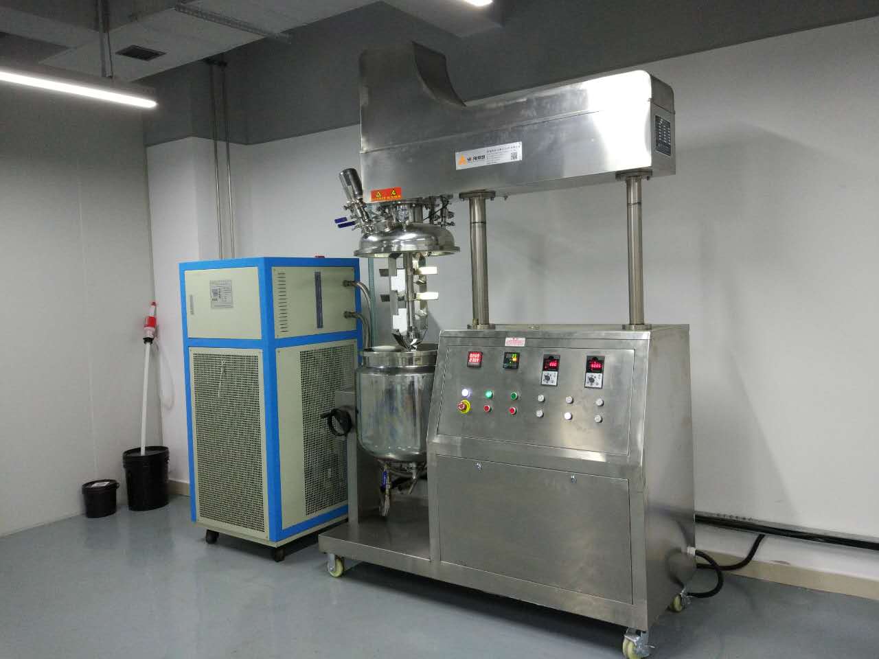 vacuum homogenizing emulsion mixer